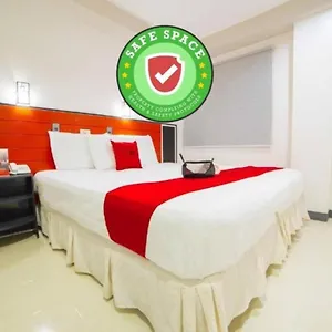 3* Hotel Reddoorz Plus Near San Pedro Cathedral