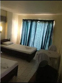Oyo 200 Ponce Suites Art Hotel Davao