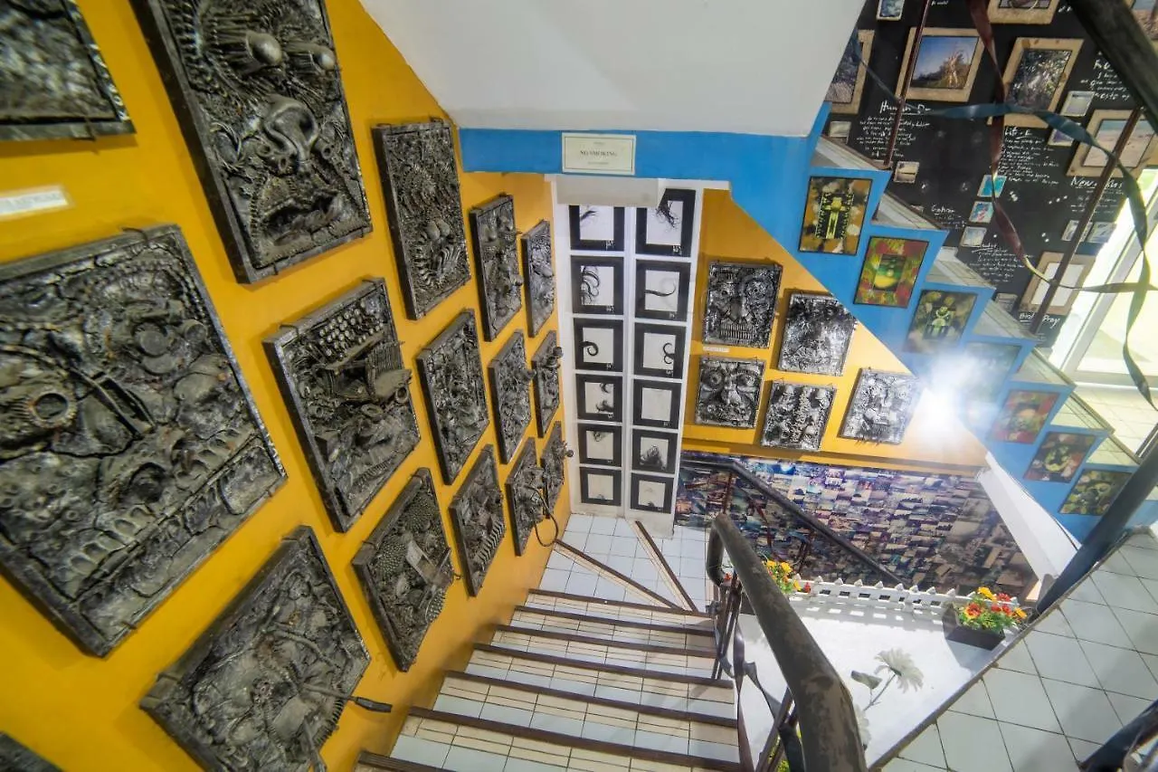 Oyo 200 Ponce Suites Art Hotel Davao Philippines